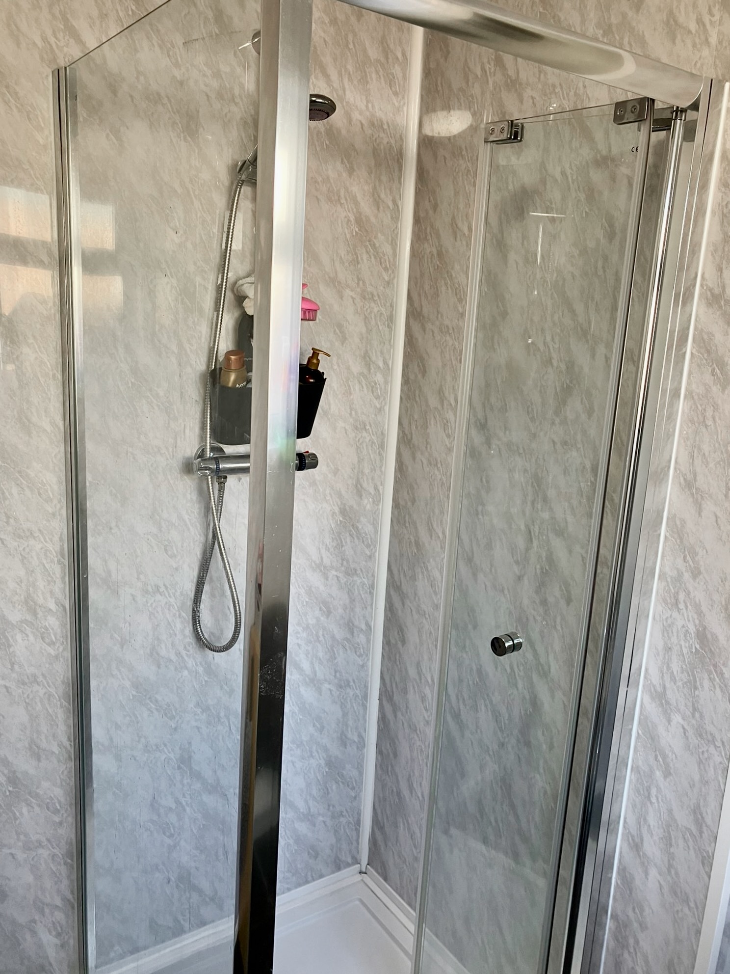 18ren Bedroom 3 Ensuite 3