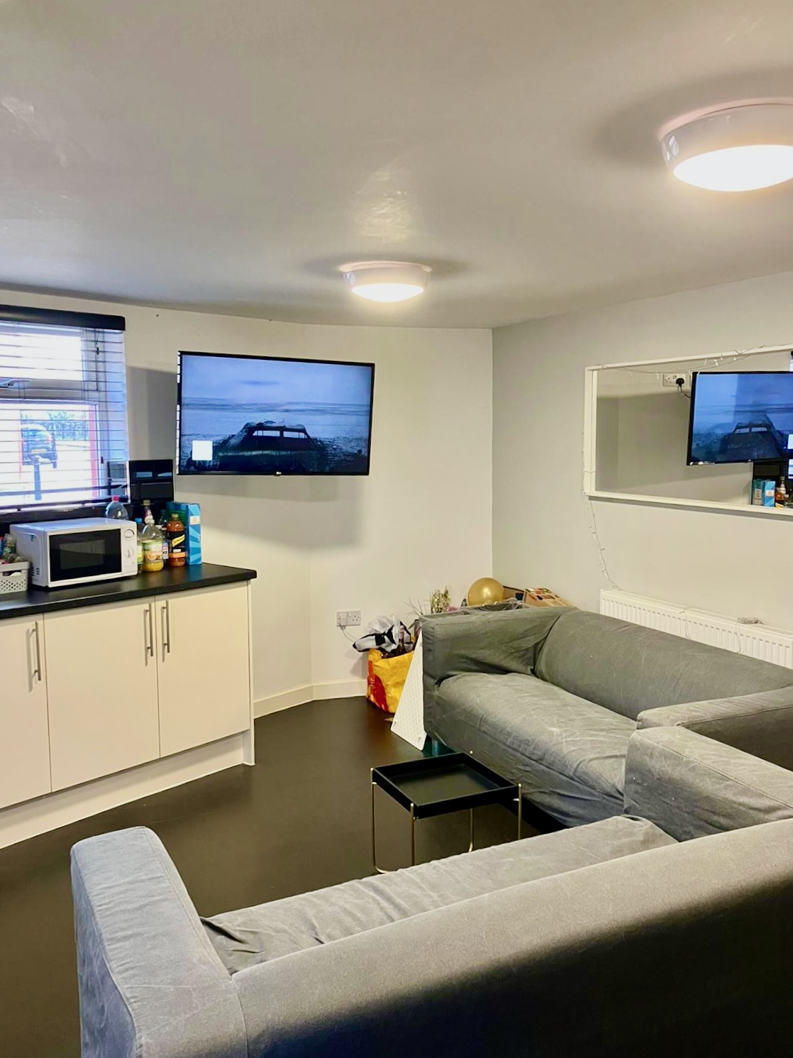 Kitchen : Living Room (1)