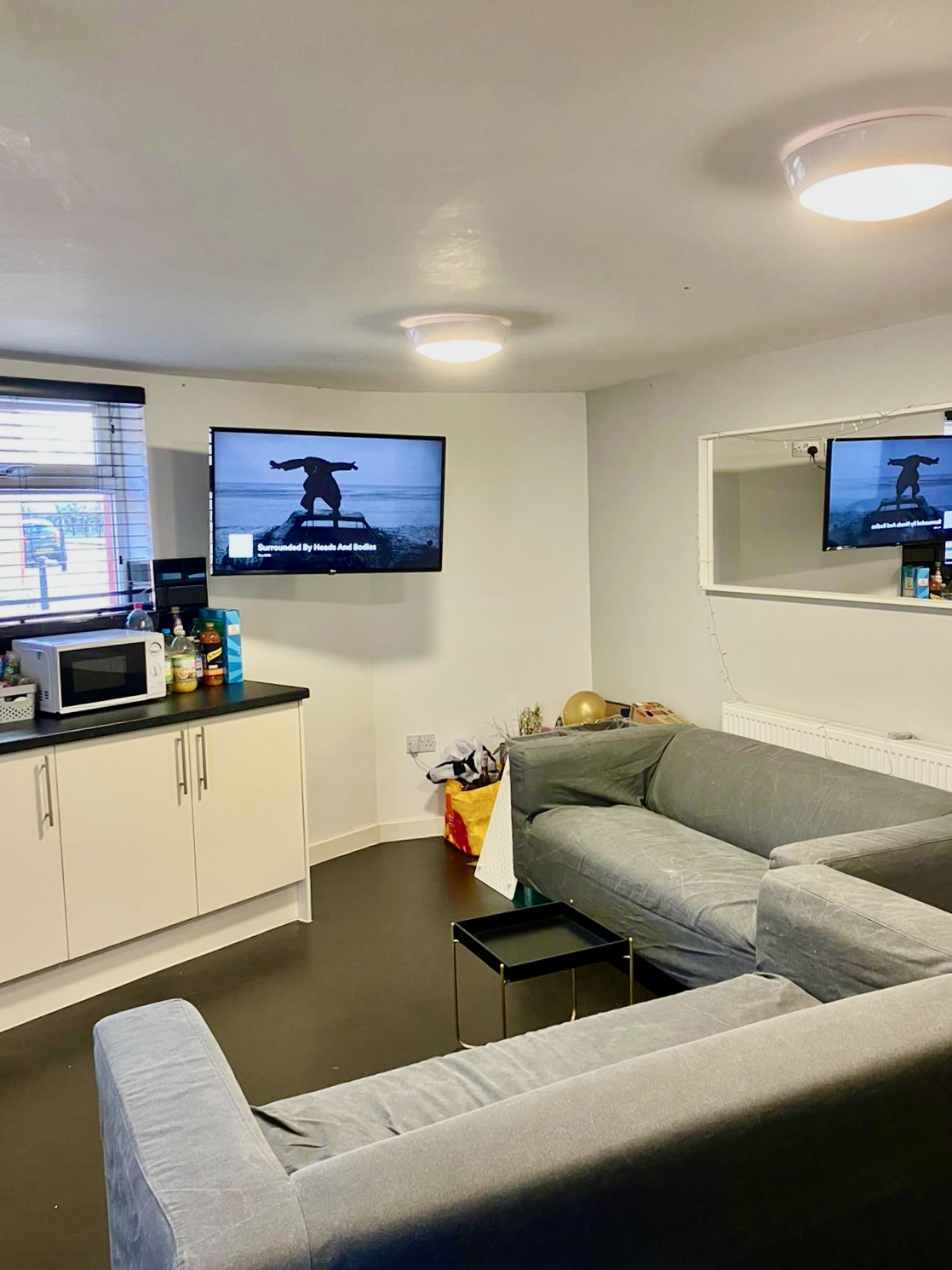 Kitchen : Living Room