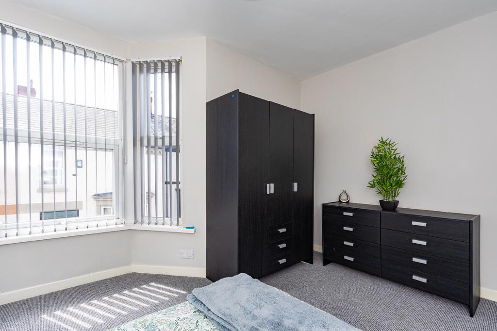 Bedroom 1b